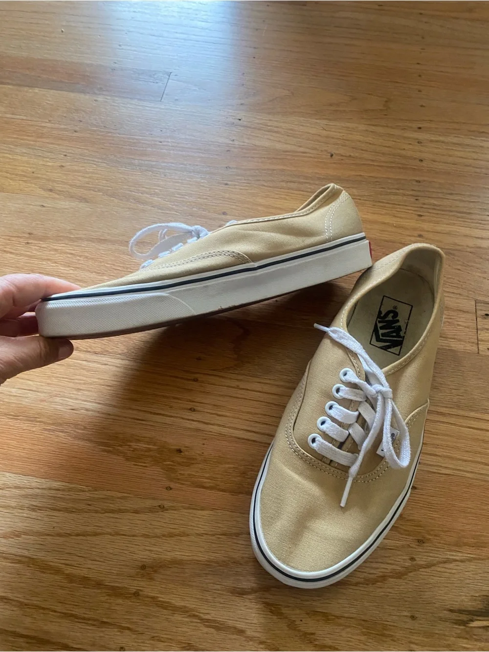 Vans Women's Low-Top Sneakers in Tan Canvas with White Laces women Sz 9